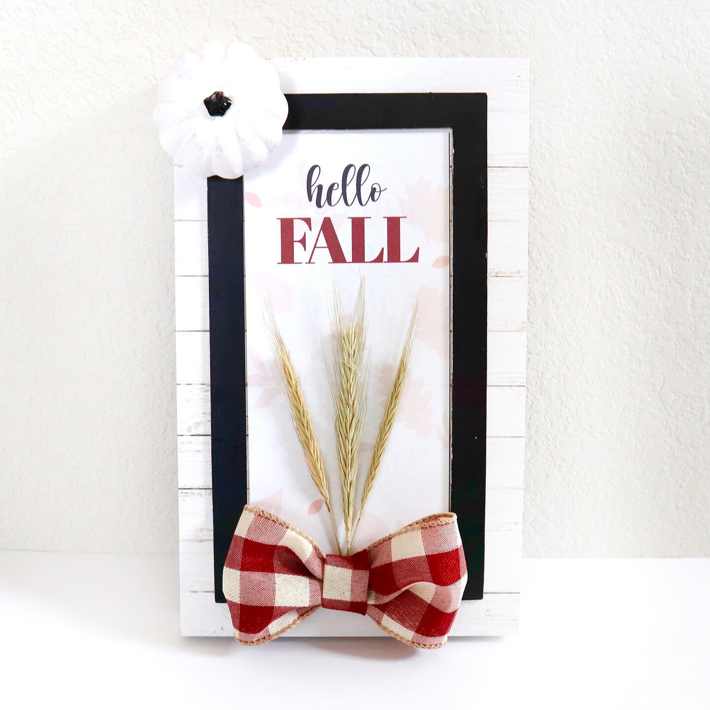 🍁 Let&rsquo;s get Fall started! I just posted a Fall Dollar Tree haul and some crafts over on YouTube. What do you think, ready for Fall or still hanging on to Summer days?! ⁣
⁣⁣⁣⁣⁣⁣⁣⁣⁣⁣⁣⁣
⤴️ 𝐈 𝐝𝐨 𝐜𝐫𝐚𝐟𝐭𝐬 𝐚𝐧𝐝 𝐡𝐨𝐦𝐞 𝐝𝐞𝐜𝐨𝐫 𝐨𝐧 𝐘𝐨