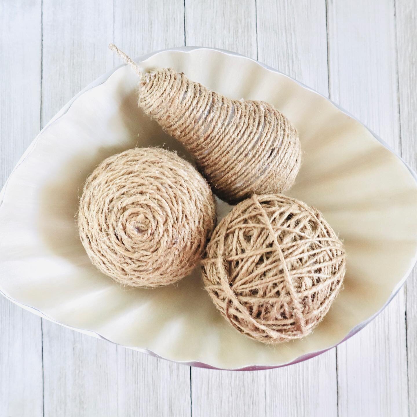 There are so many different ways to style these decorative twine balls. I share 6 different ways to make these in my latest YouTube video - it just went live!
⁣⁣⁣⁣⁣⁣⁣⁣⁣⁣⁣⁣⁣
⤴️ 𝐈 𝐝𝐨 𝐜𝐫𝐚𝐟𝐭𝐬 𝐚𝐧𝐝 𝐡𝐨𝐦𝐞 𝐝𝐞𝐜𝐨𝐫 𝐨𝐧 𝐘𝐨𝐮𝐓𝐮𝐛𝐞. 𝐋𝐢?