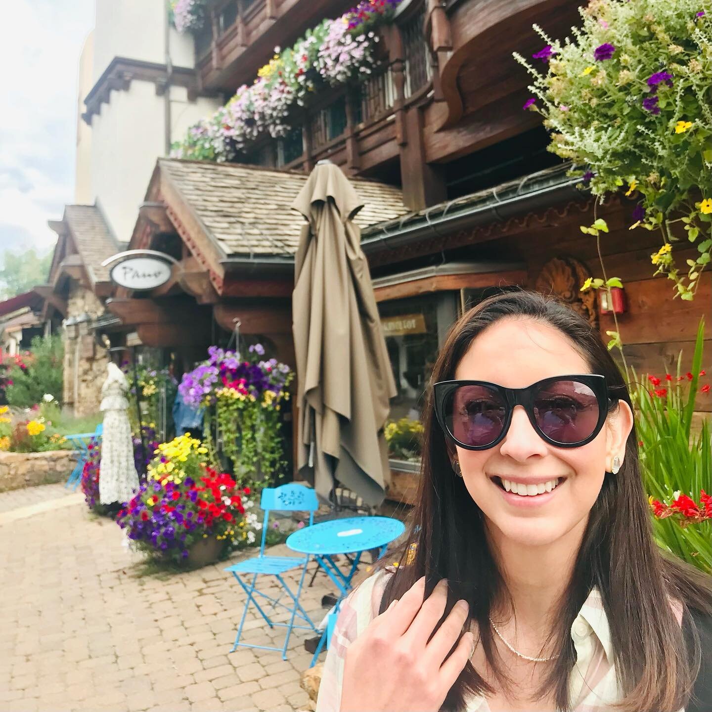 Last minute Vail trip! This was such a pretty and idyllic village. Everyone was so happy and in a good mood&hellip;with this scenery, I can see why! We definitely want to do another road trip soon!⁣
⁣⁣⁣⁣⁣⁣⁣⁣⁣⁣⁣⁣⁣
⤴️ 𝐈 𝐝𝐨 𝐜𝐫𝐚𝐟𝐭𝐬 𝐚𝐧𝐝 𝐡𝐨𝐦