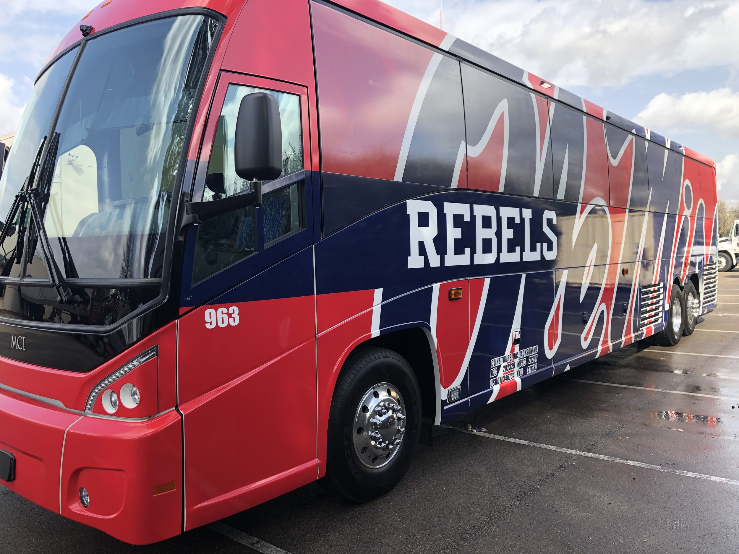 Ole-Miss-Bus-Wrap_Vehicle-Wrap_Full-Wrap_Driver-Side_Finished-Product ..