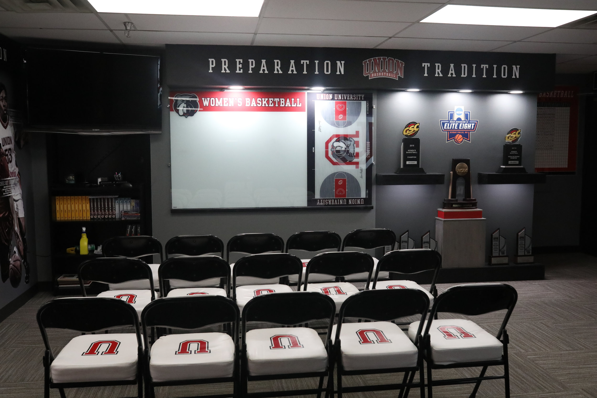 After-Union-University_Womens-Basketball-Locker-Room_Interior-Branding_LSIGraphics_Memphis-TN-7 ..