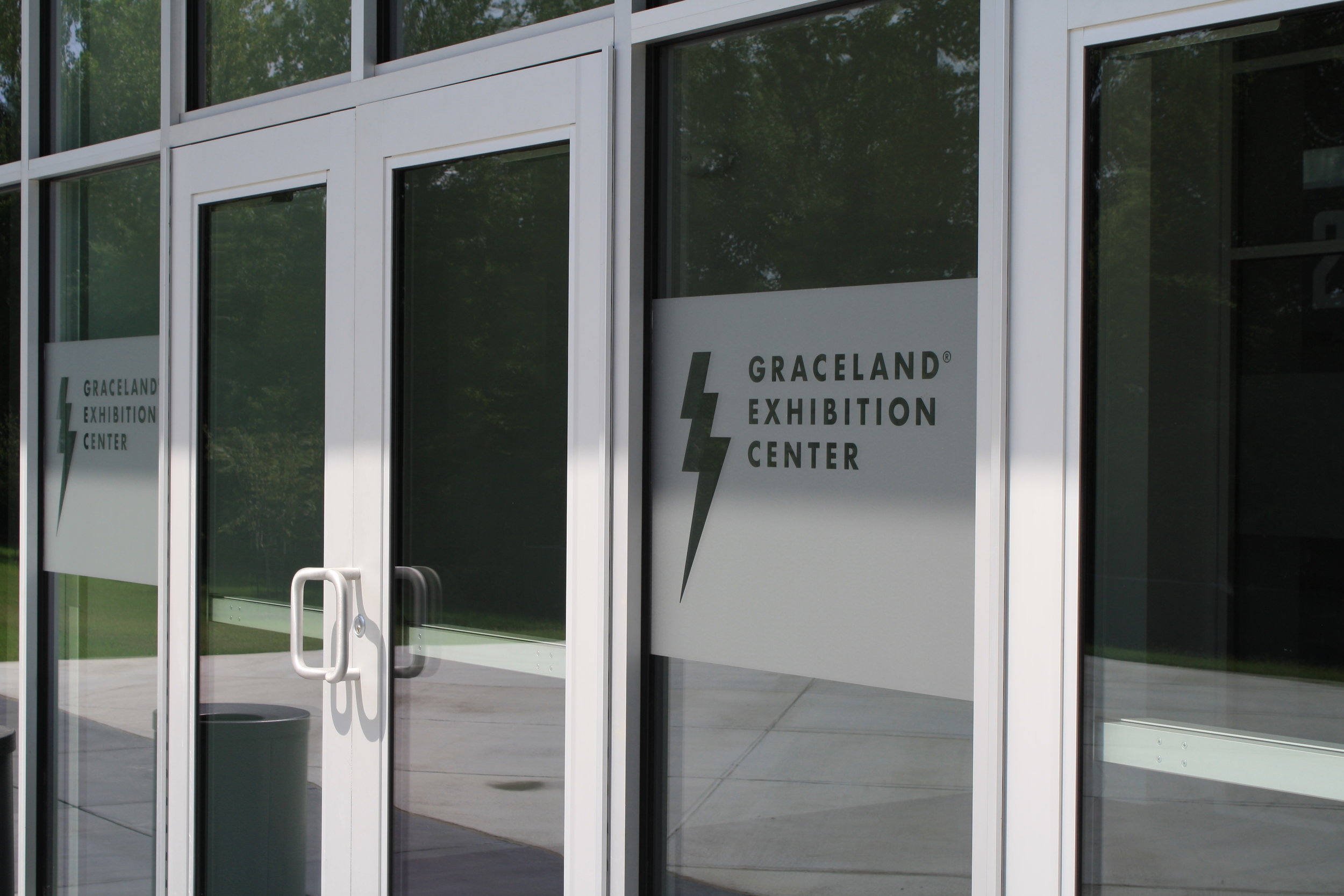 Graceland_Graceland-Exhibition-Center_Etched-Glass-Logo_LSIGraphics_Memphis-TN-1 ..