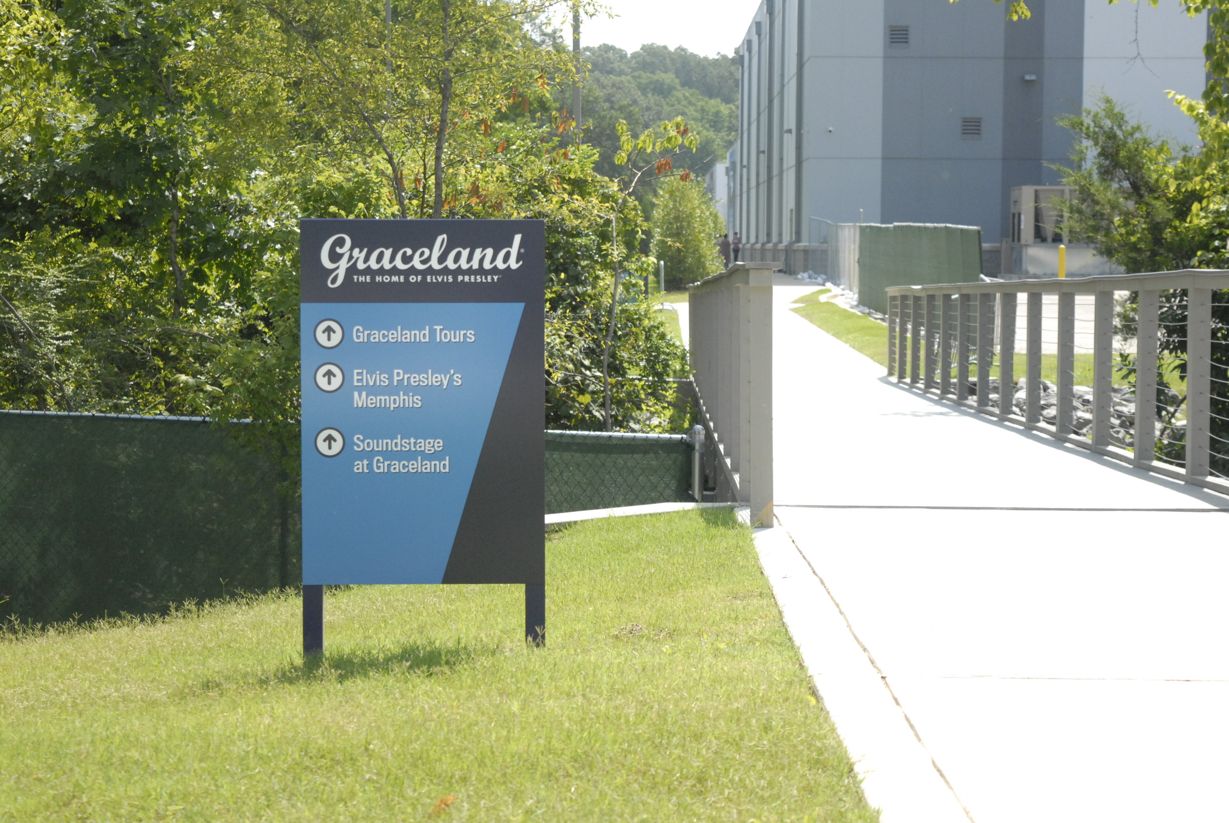 Graceland_Graceland-Exhibition-Center_Wayfinding_LSIGraphics_Memphis-TN-1 ..