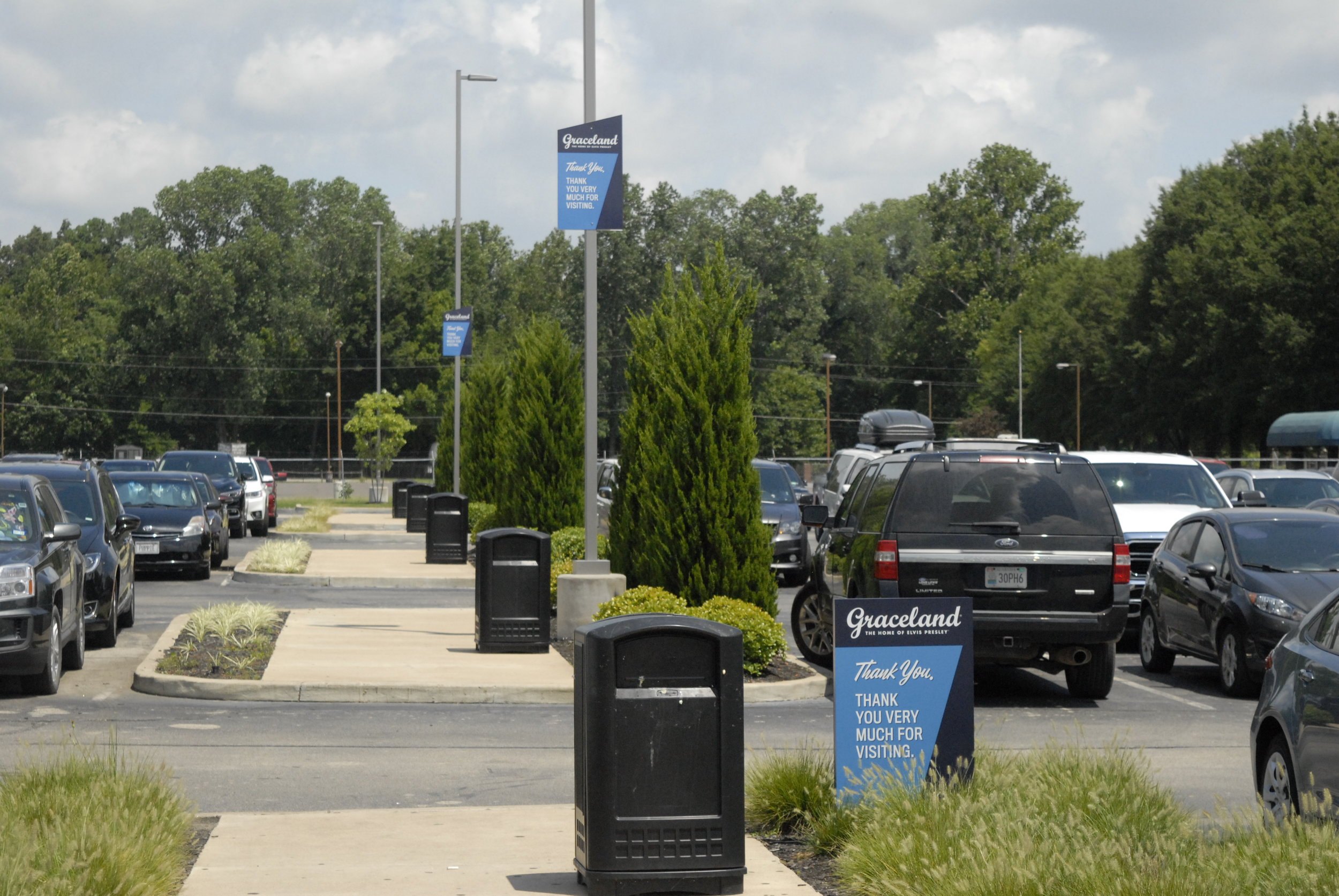 Graceland_Pole-Banner_LSIGraphics_Memphis-TN-1 ..