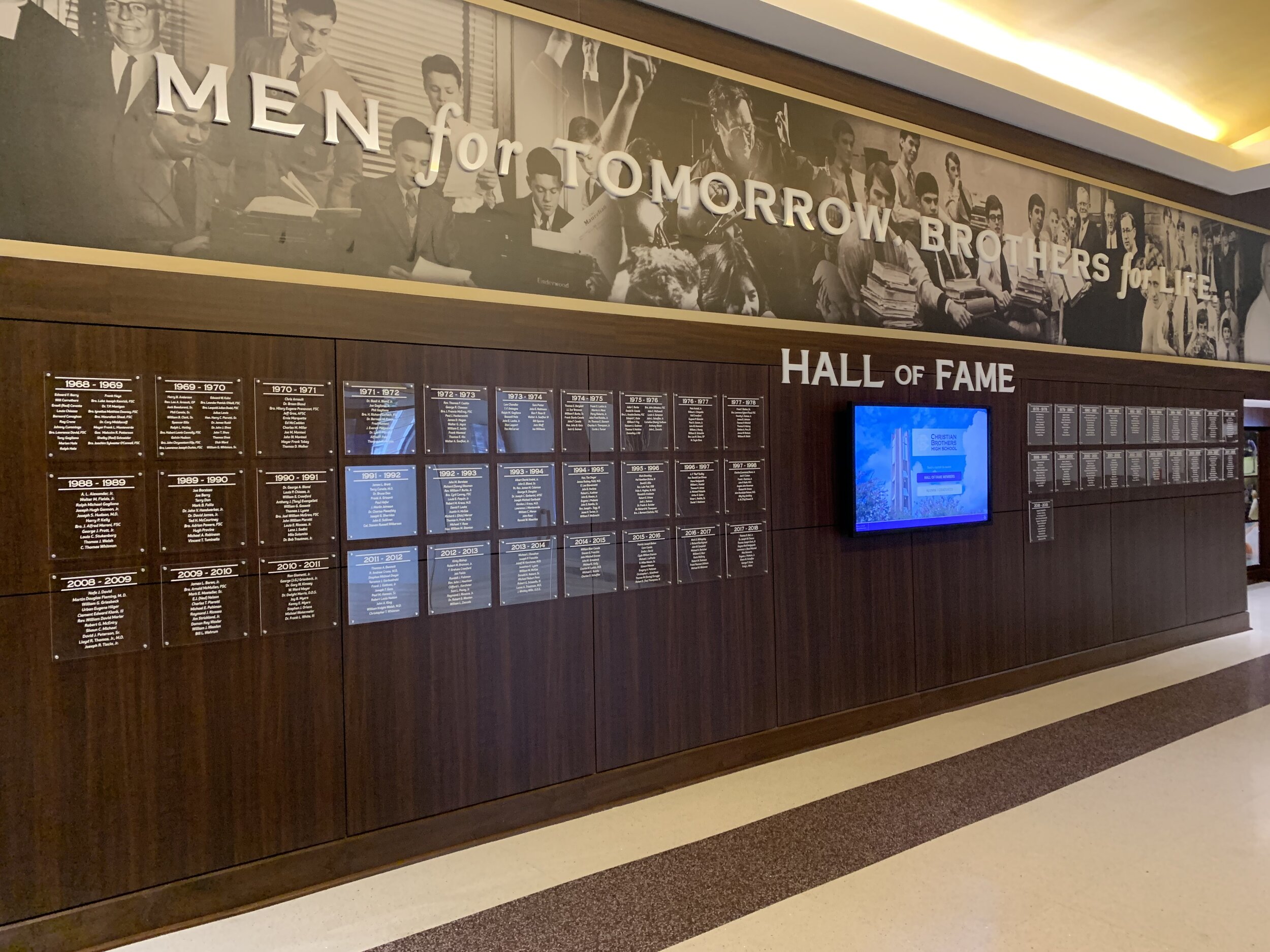 CBHS_Hall-of-Fame_Architectural-Vinyl_Acrylic-Plates_Cable-System_LSIGraphics_Memphis-TN .. (Copy)