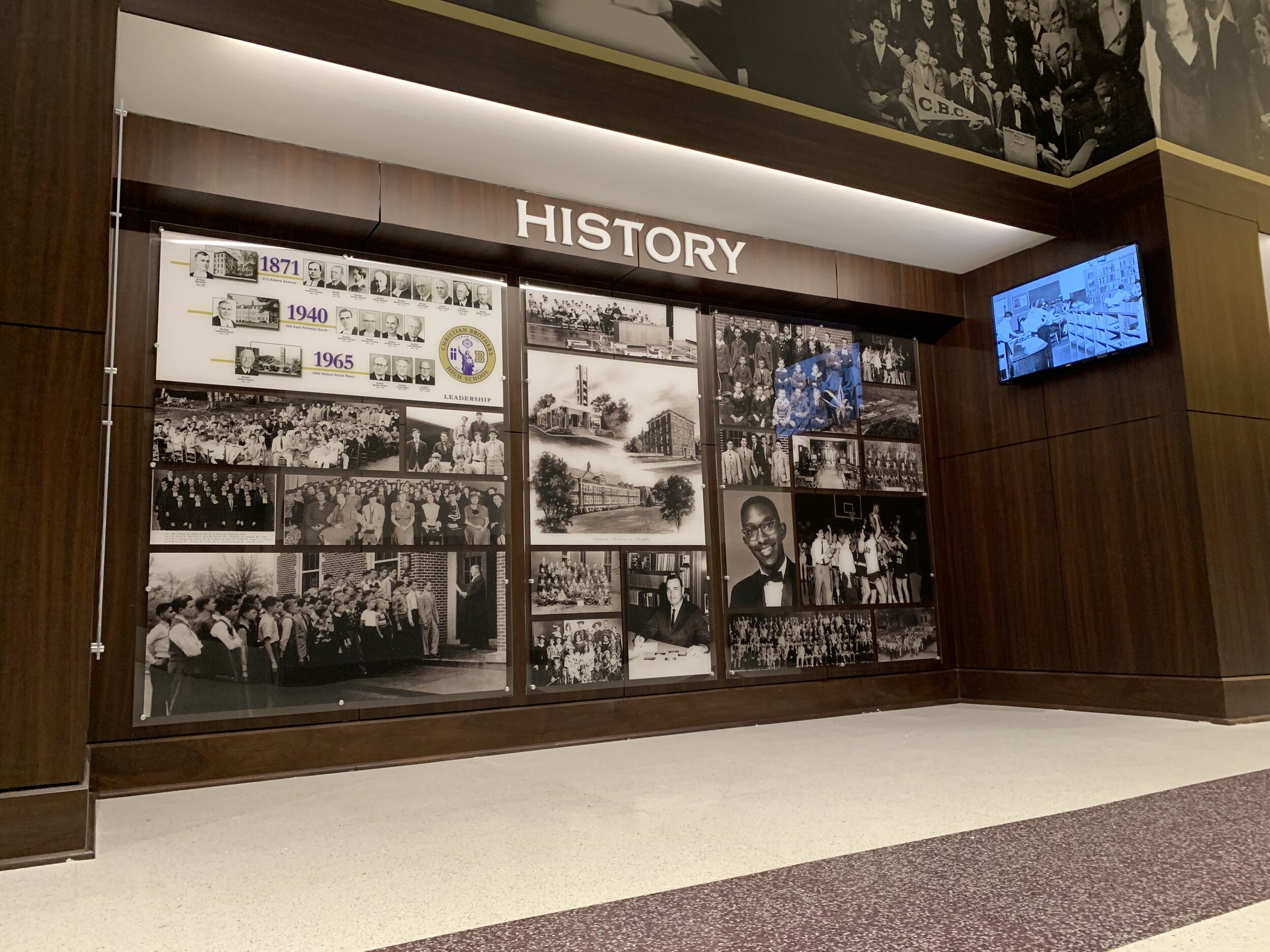 CBHS_Hall-of-Fame_Architectural-Vinyl_Acrylic-Plates_Cable-System_LSIGraphics_Memphis-TN_3 .. (Copy)