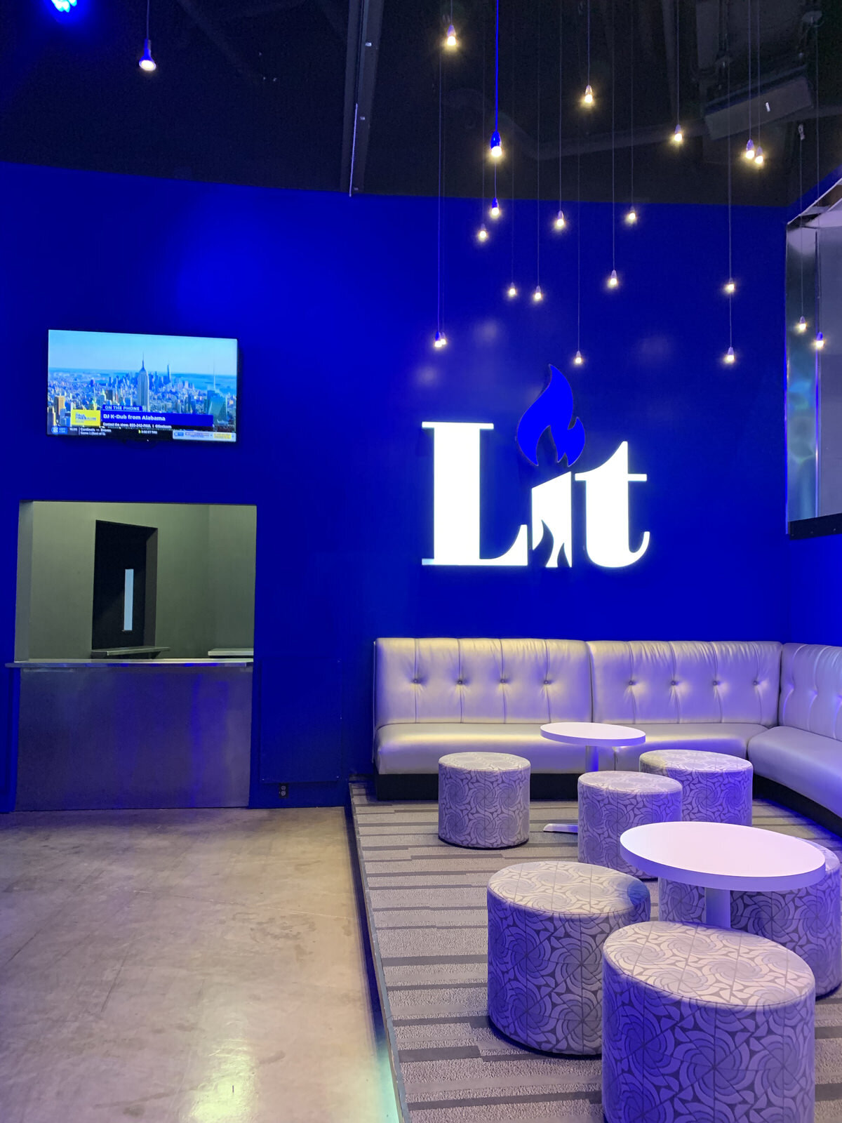 Lit-Lounge_Channel-Letters_Interior_Graphic-Design_LSIGraphics_FedExForum_Memphis-TN .. (Copy)