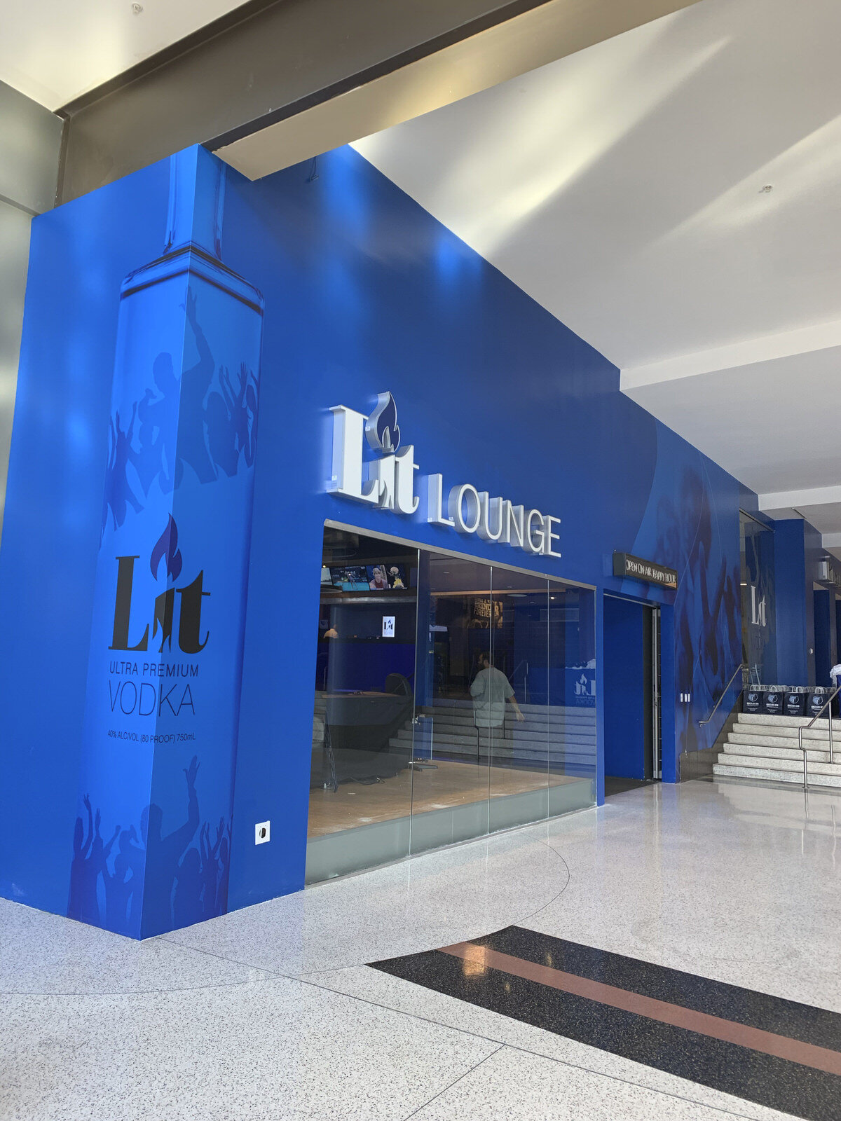 Lit-Lounge_Channel-Letters_Wall-Mural_Exterior_Graphic-Design_LSIGraphics_FedExForum_Memphis-TN .. (Copy)