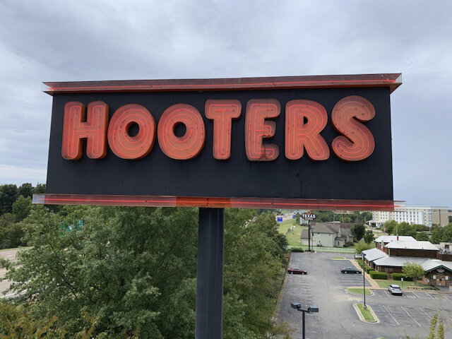 Hooters.jpeg