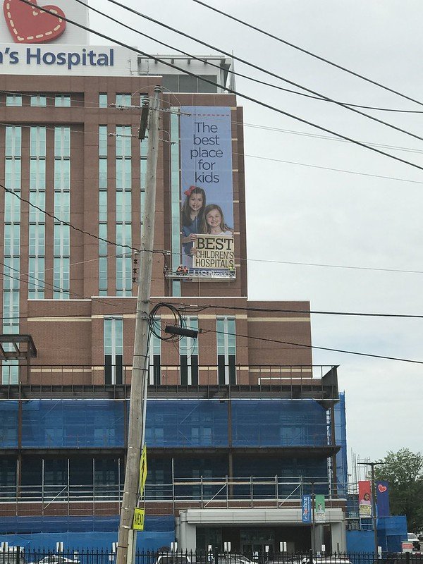 Le Bonheur Building Banner