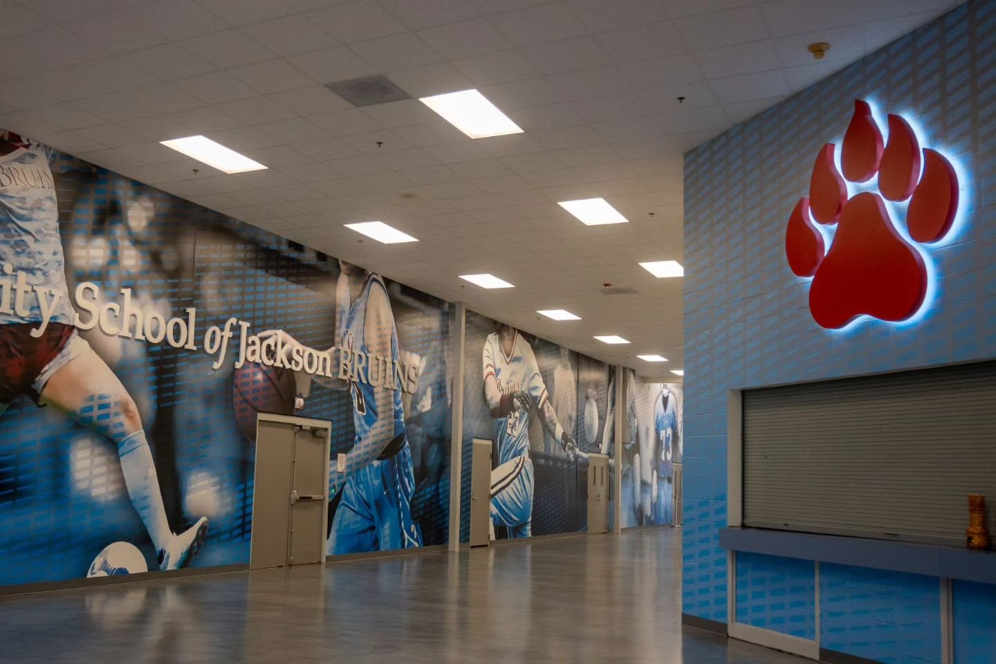 The biggliest of big-time environmental graphics we have ever been a part of is complete and garnishing the walls of @usjbruins .

This project has:

✅️ Design
✅️ Production
✅️ Installation

We have been a part of hundreds of high-profile jobs for sc