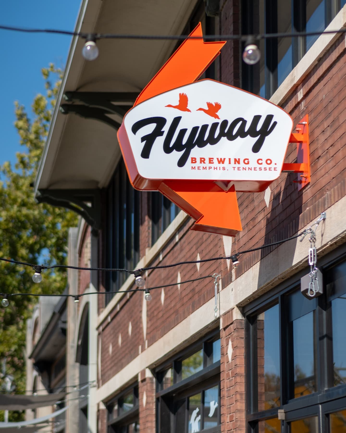 Hot drop on this out of sight @flywaybrewing signage package! We're flying, we're really flying! What did you say? It's just the h-h-hops? Ummm yes we're McLovin' the combination of vector graphics in window graphic amd dimensional sign format.

Yes,