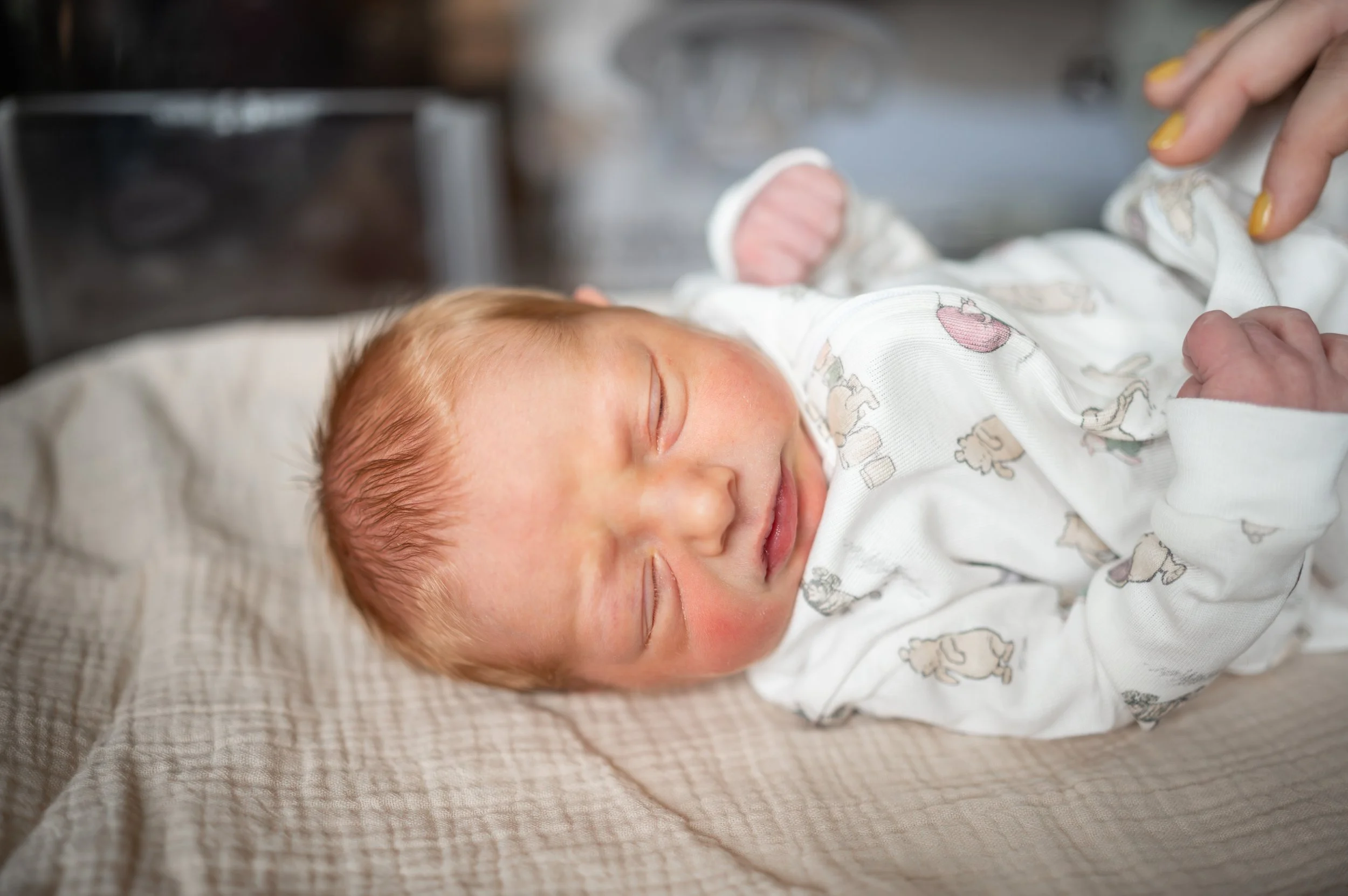 Fresh 48 newborn session at a hospital