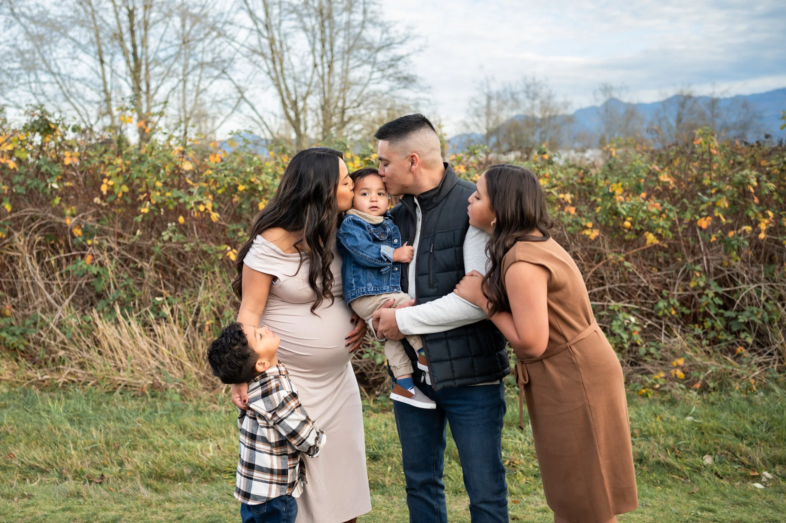 fall family session at a park in washington. what to wear
