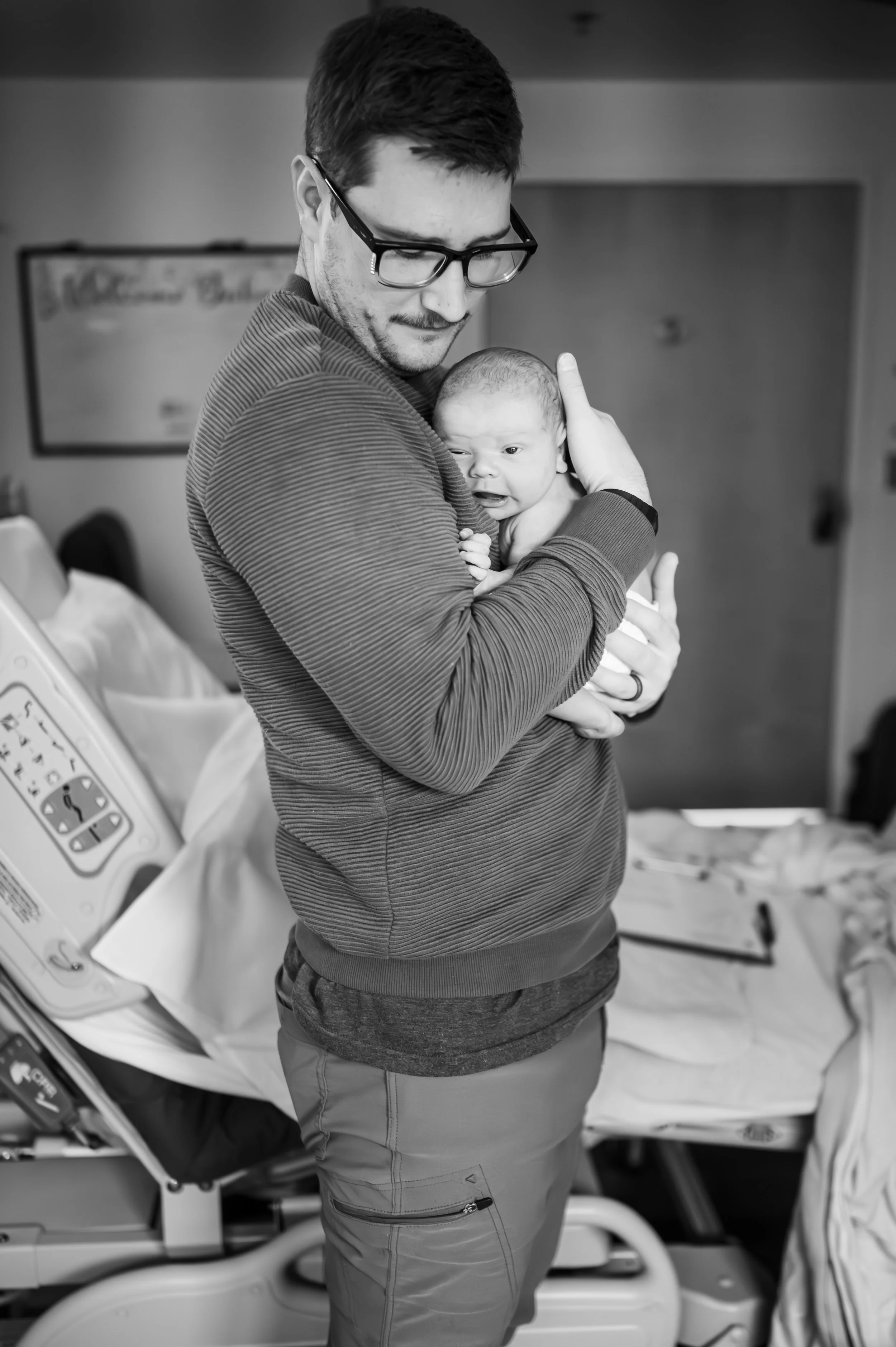 Fresh 48 newborn session at a hospital