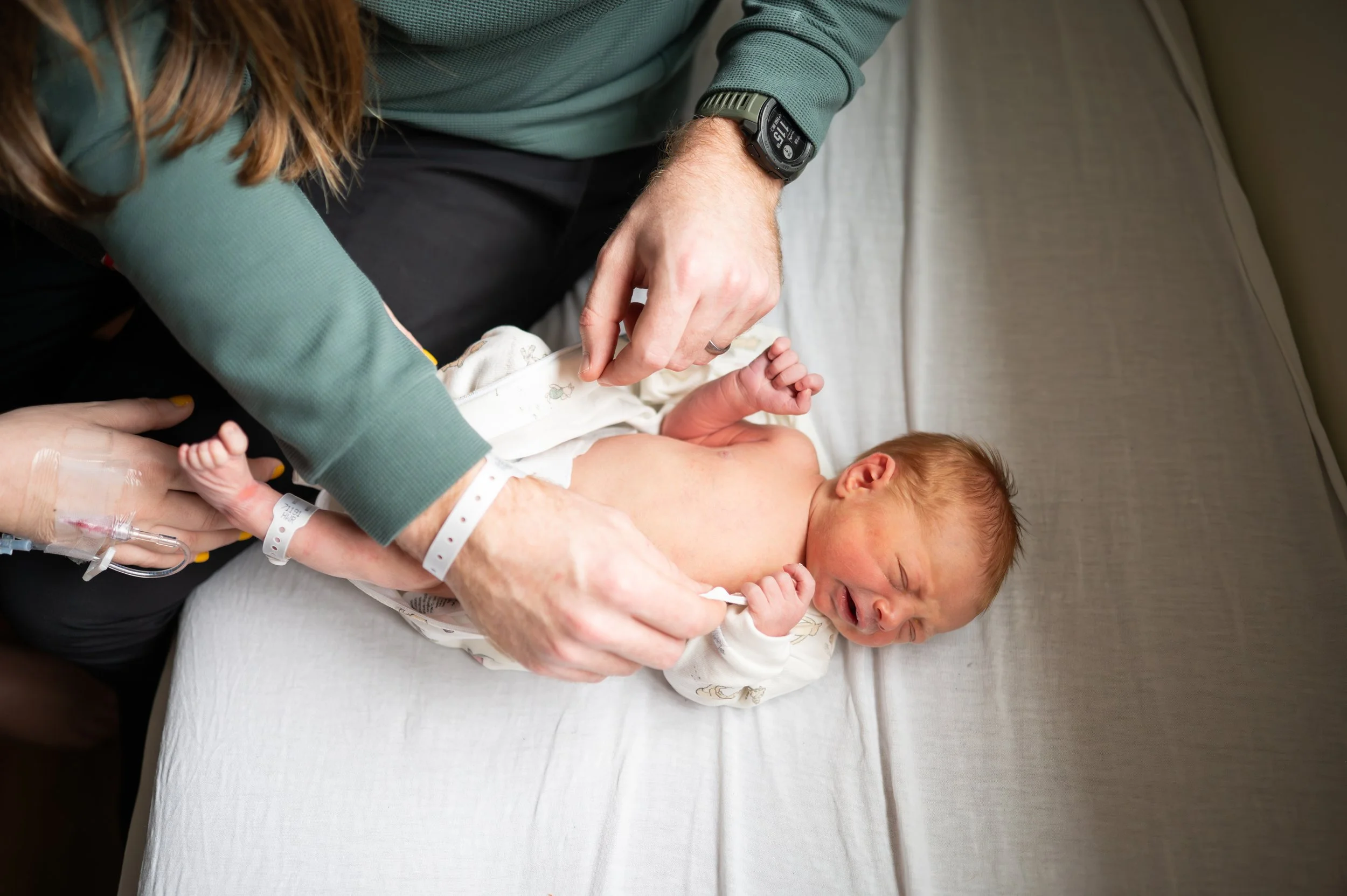 Fresh 48 newborn session at a hospital