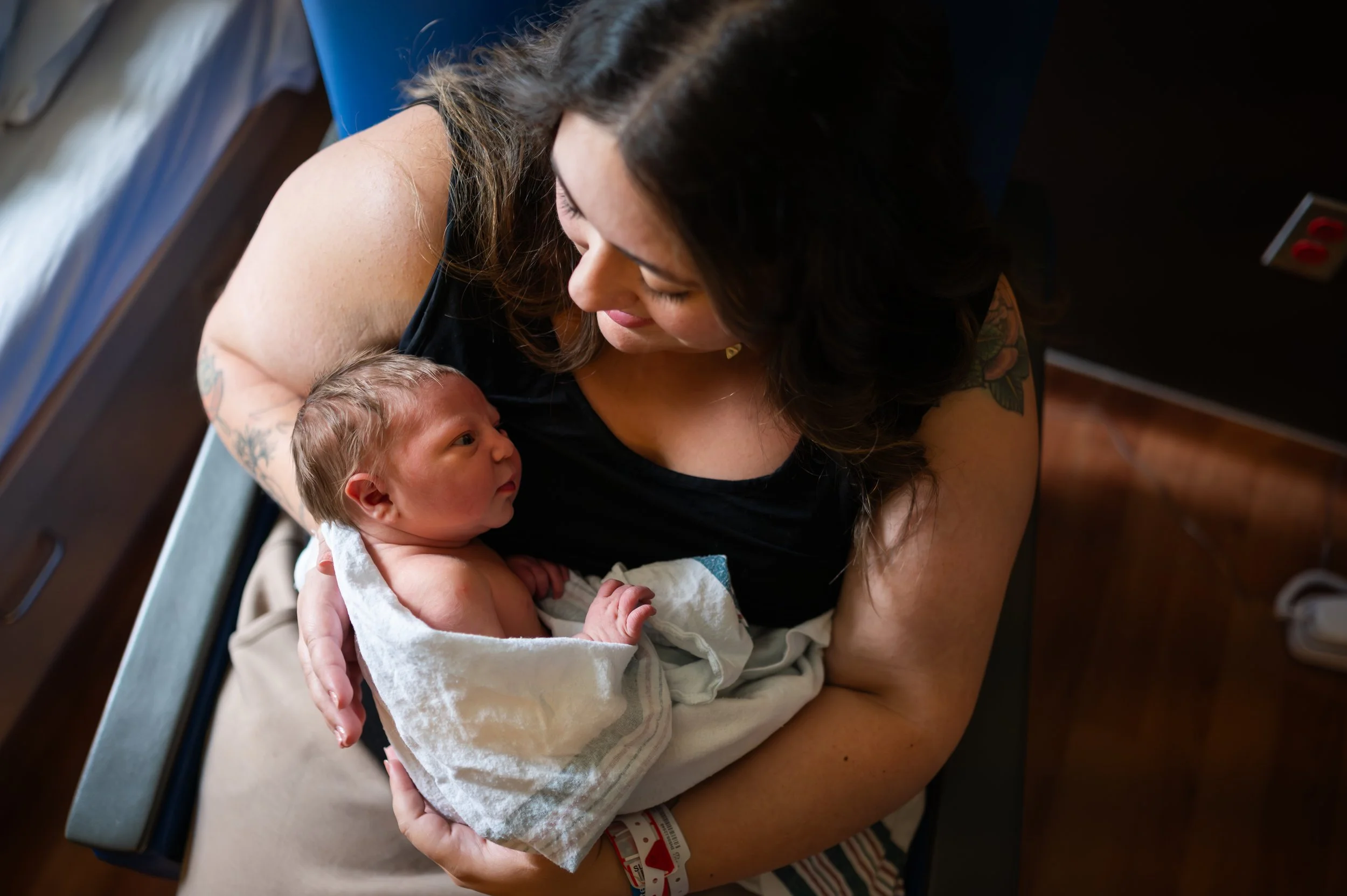 Fresh 48 newborn session at a hospital