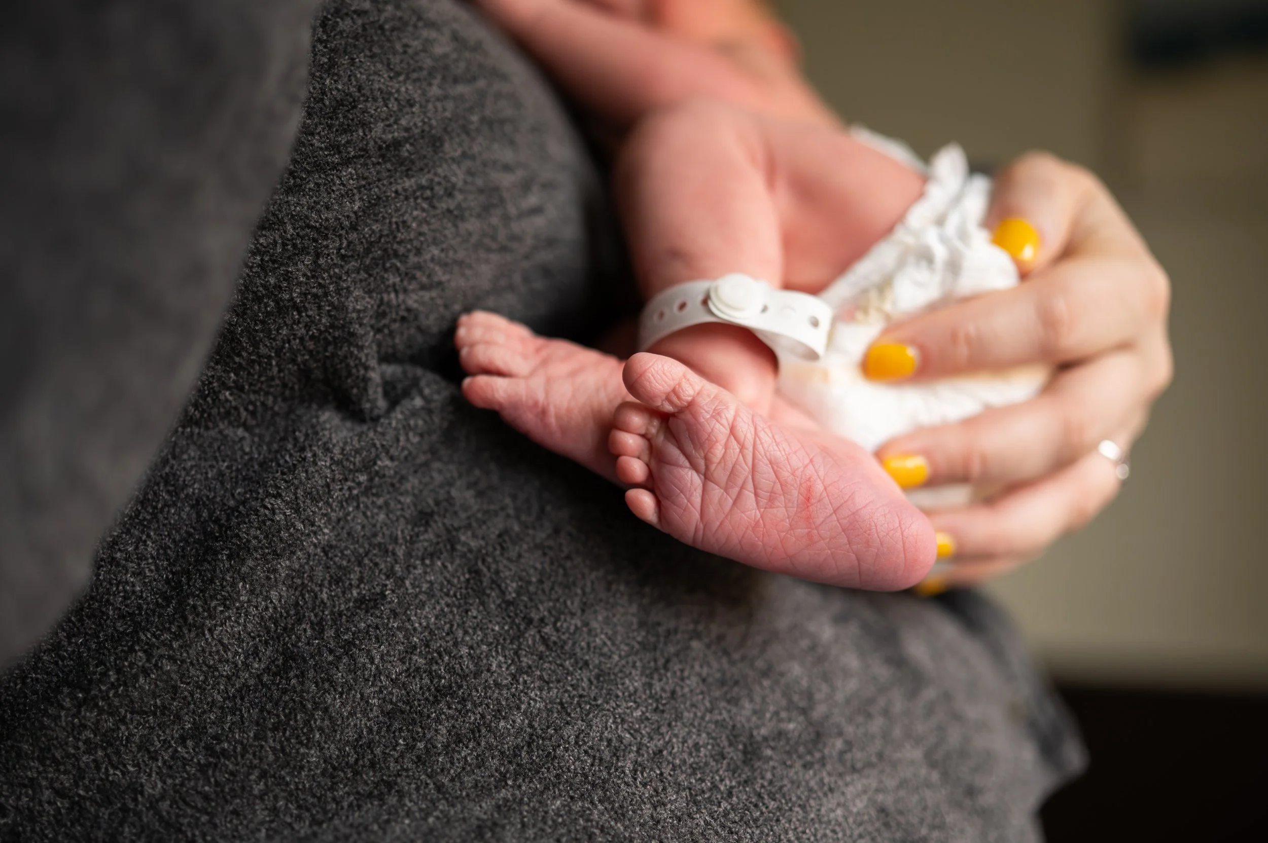 Fresh 48 newborn session at a hospital