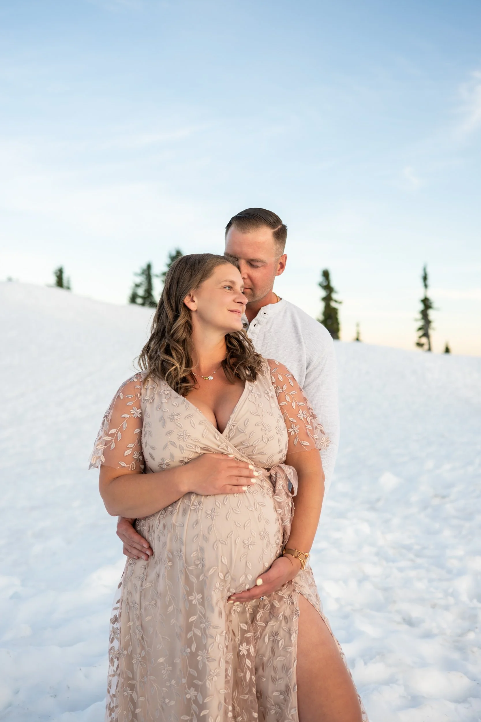 maternity session on the snow at mount baker