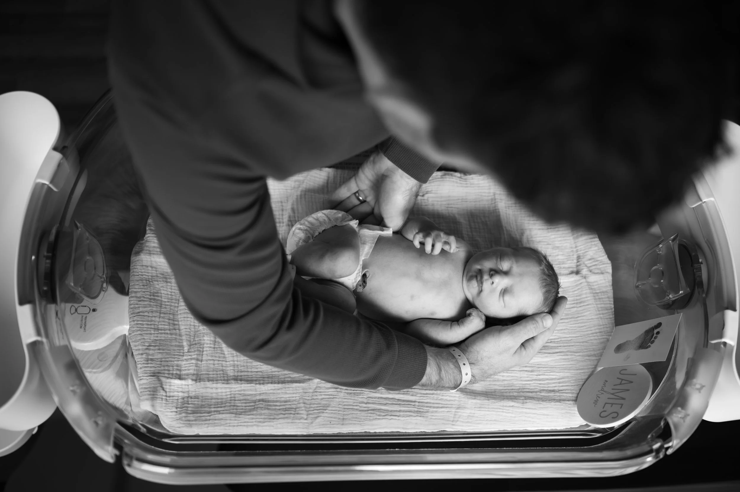 Fresh 48 newborn session at a hospital