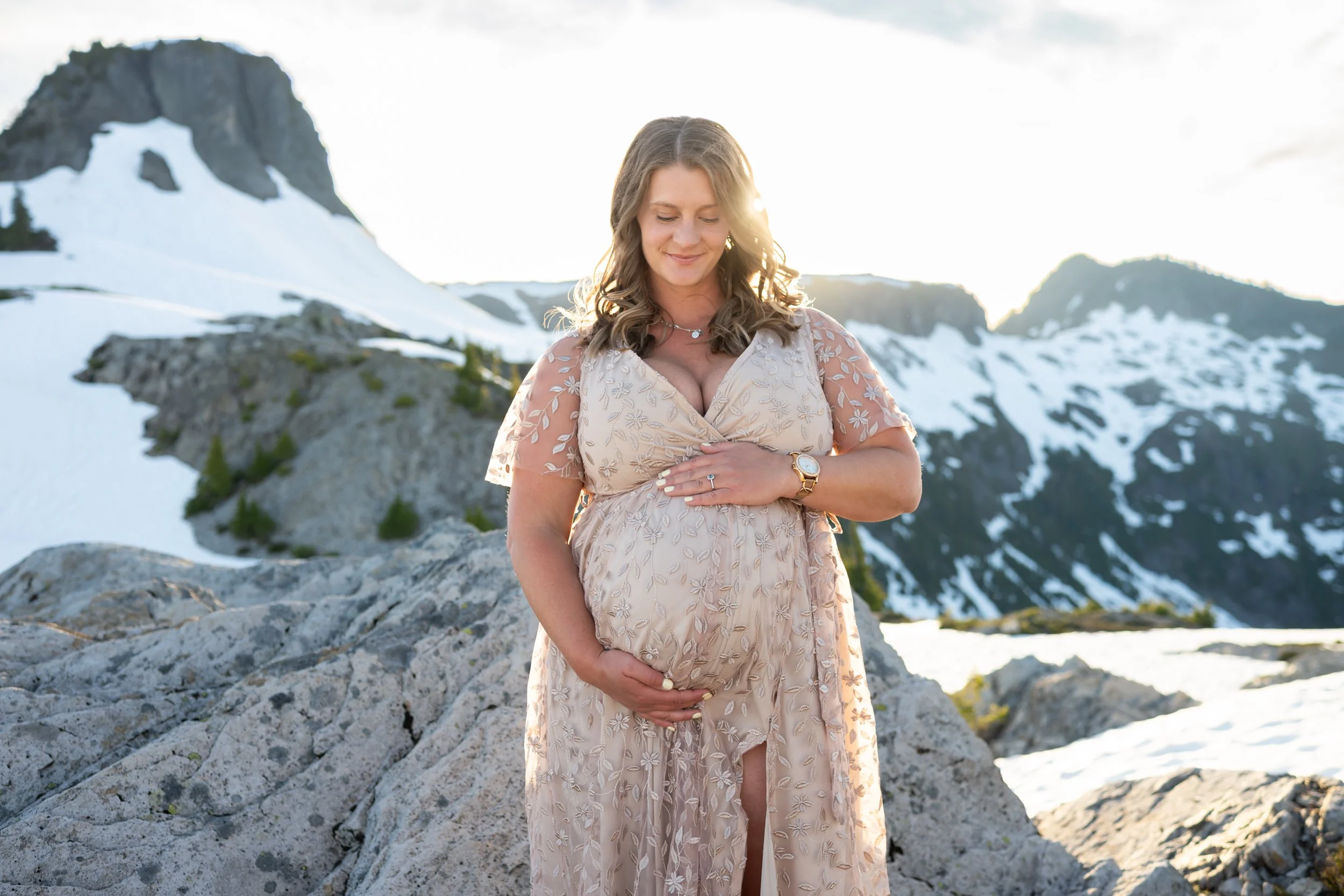 what to wear for maternity photos. what gowns look best and wear to shop