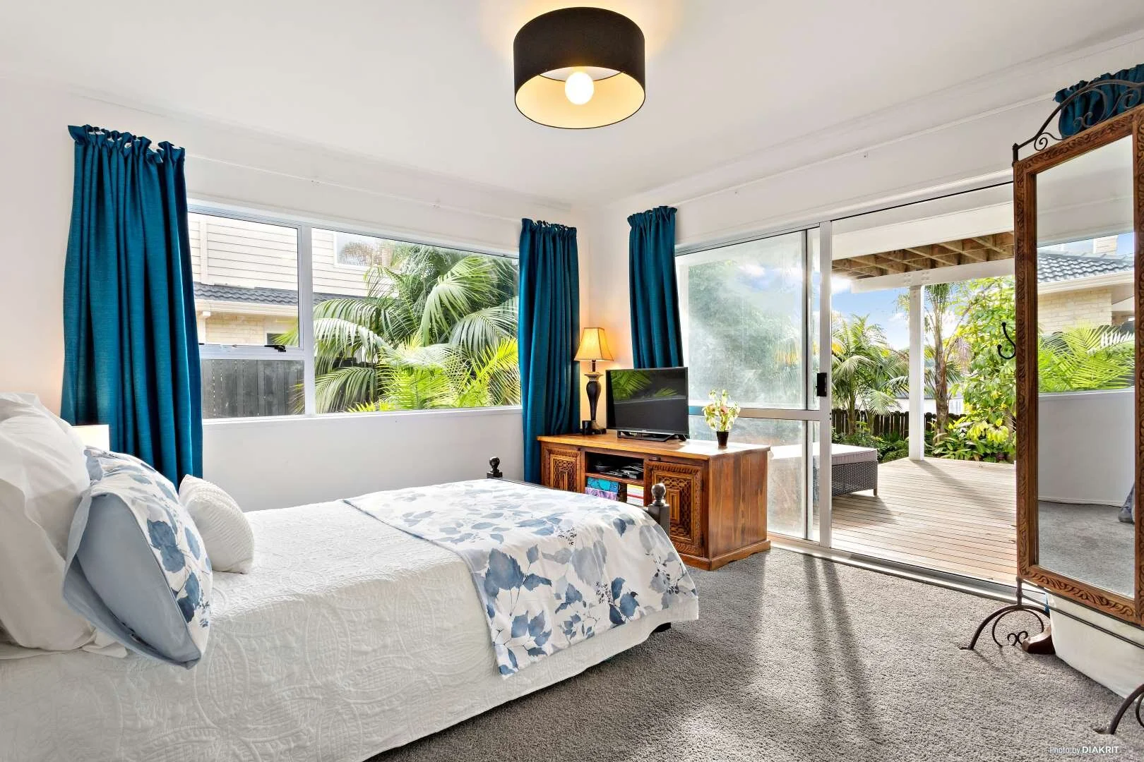 House-For-Sale-by-Bob-Voss-Real-Estate-Agent-in-Browns-Bay-Barfoot-&-Thompson-Auckland-bedroom-1.jpg