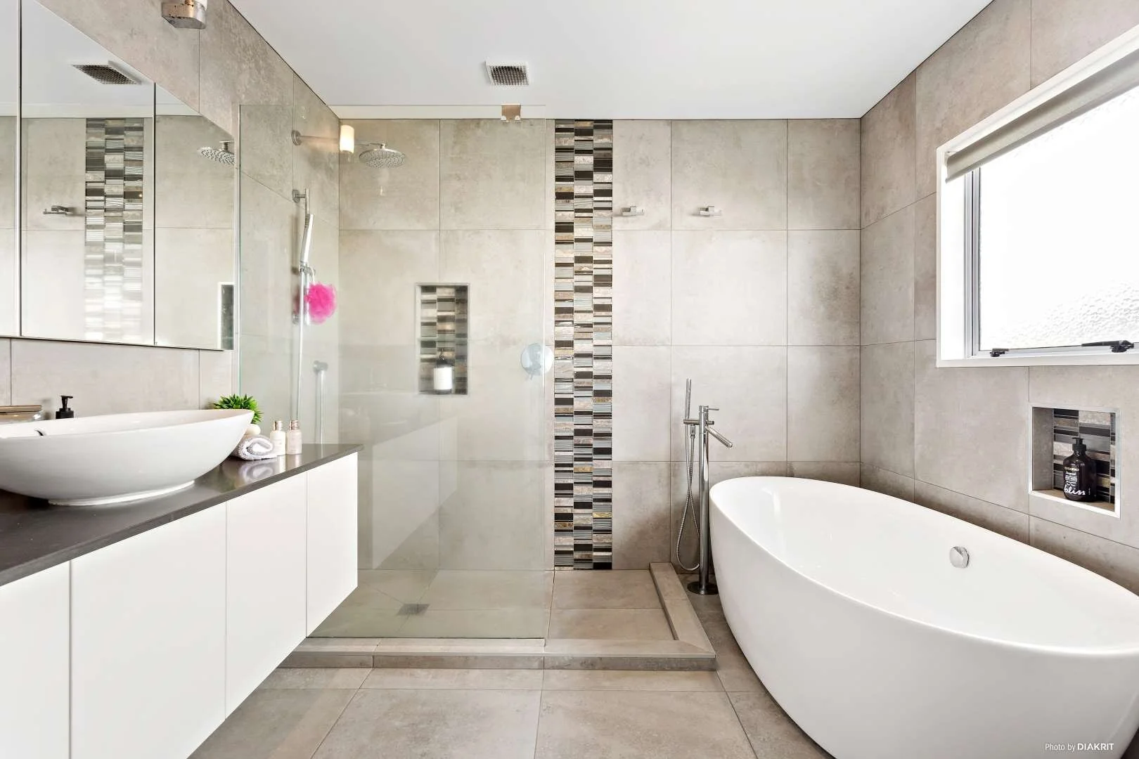 House-For-Sale-by-Bob-Voss-Real-Estate-Agent-in-Browns-Bay-Barfoot-&-Thompson-Auckland-ensuite.jpg