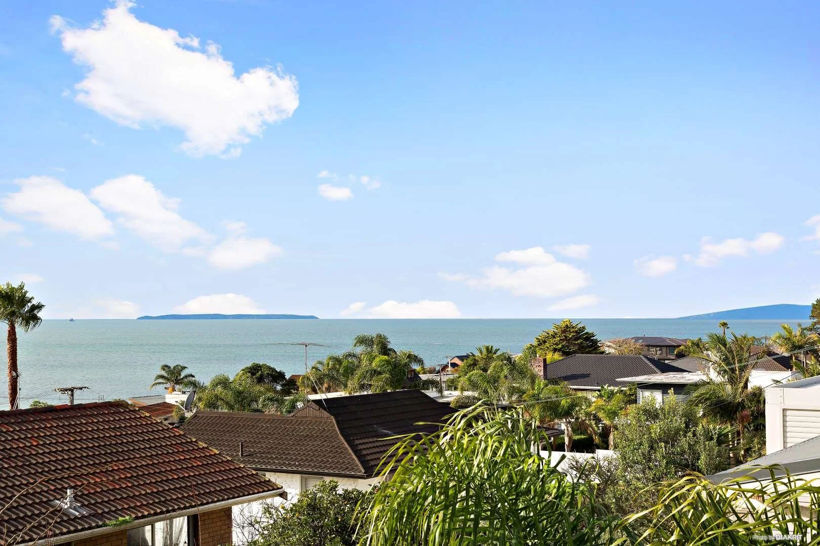 House-For-Sale-by-Bob-Voss-Real-Estate-Agent-in-Browns-Bay-Barfoot-&-Thompson-Auckland-sea-view.jpg