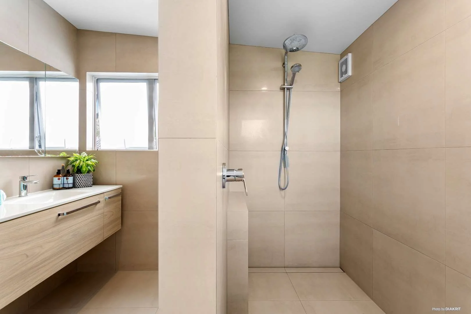 House-for-sale-by-Bob-Voss-Real-Estate-agent-Browns-Bay-Barfoot-&-Thompson-Bathroom.jpg