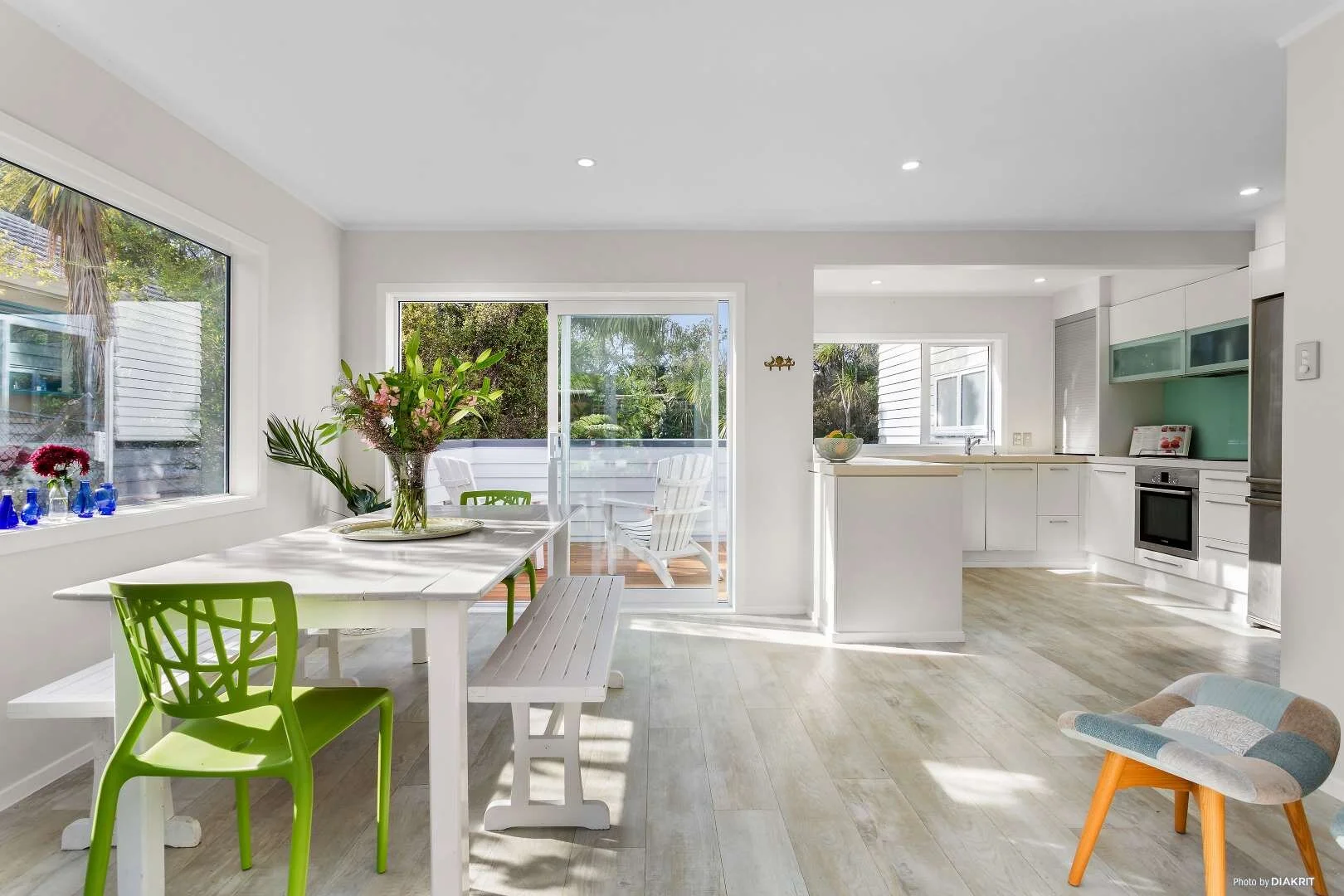 House-for-sale-by-Bob-Voss-Real-Estate-agent-Browns-Bay-Barfoot-&-Thompson-dining.jpg