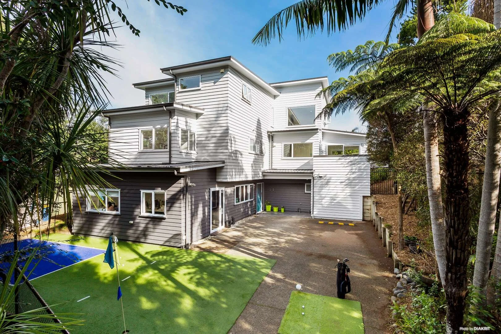 House-for-sale-by-Bob-Voss-Real-Estate-agent-Browns-Bay-Barfoot-&-Thompson-Exterior.jpg