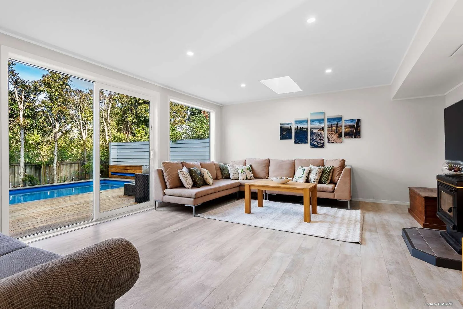 House-for-sale-by-Bob-Voss-Real-Estate-agent-Browns-Bay-Barfoot-&-Thompson-Living-2.jpg