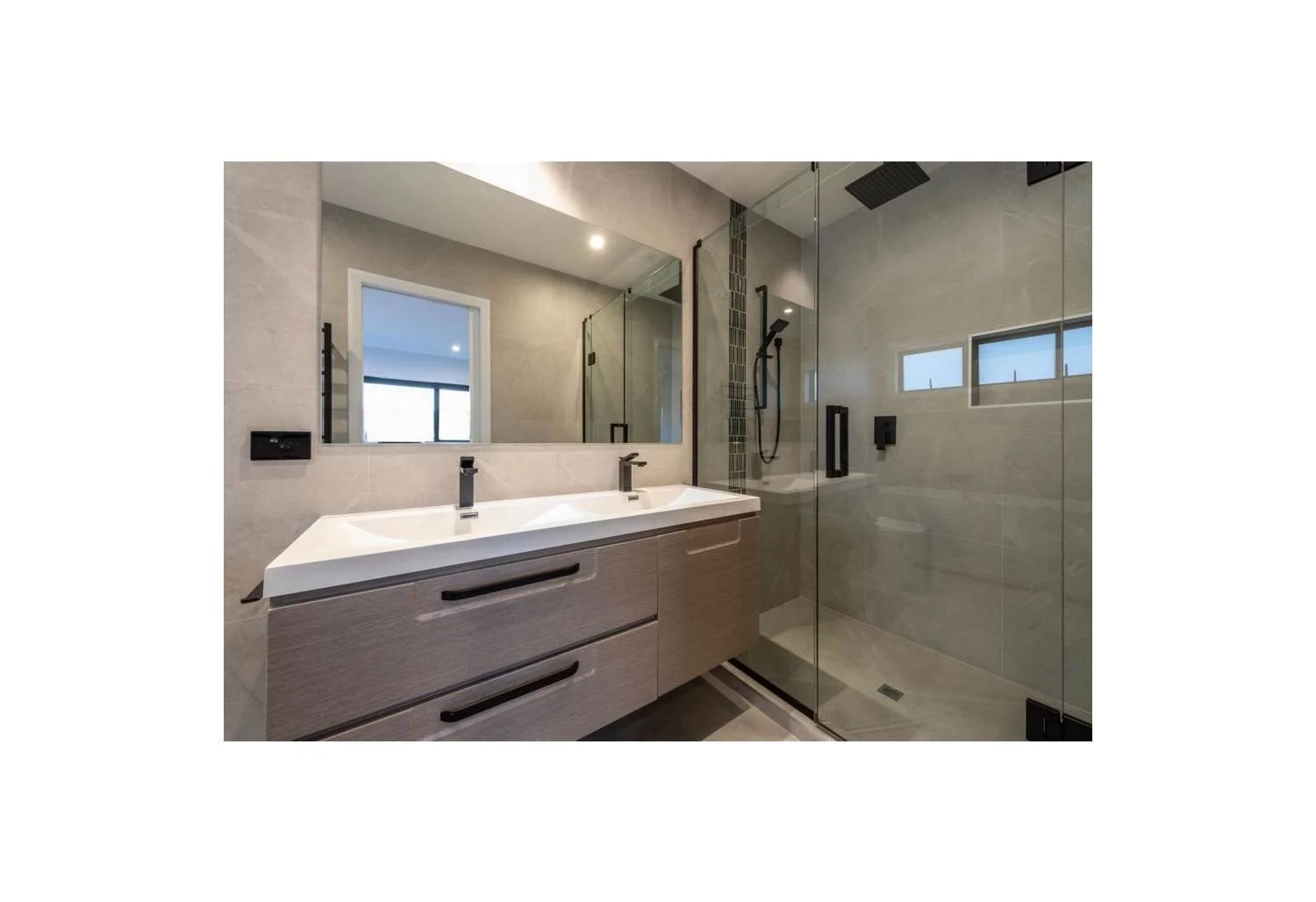 House-for-sale-by-Bob-Voss-at-Barfoot-&-Thompson-Browns-Bay-Auckland-bathroom.jpg