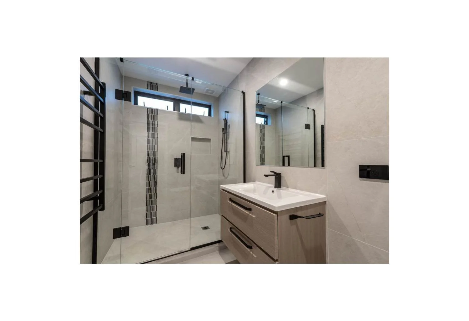 House-for-sale-by-Bob-Voss-at-Barfoot-&-Thompson-Browns-Bay-Auckland-bathroom-2.jpg
