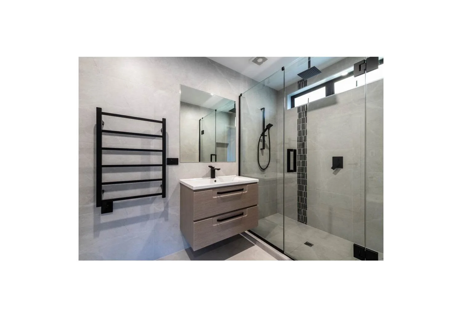 House-for-sale-by-Bob-Voss-at-Barfoot-&-Thompson-Browns-Bay-Auckland-bathroom-4.jpg