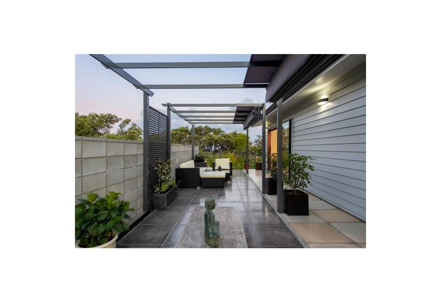 House-for-sale-by-Bob-Voss-at-Barfoot-&-Thompson-Browns-Bay-Auckland-deck-2.jpg
