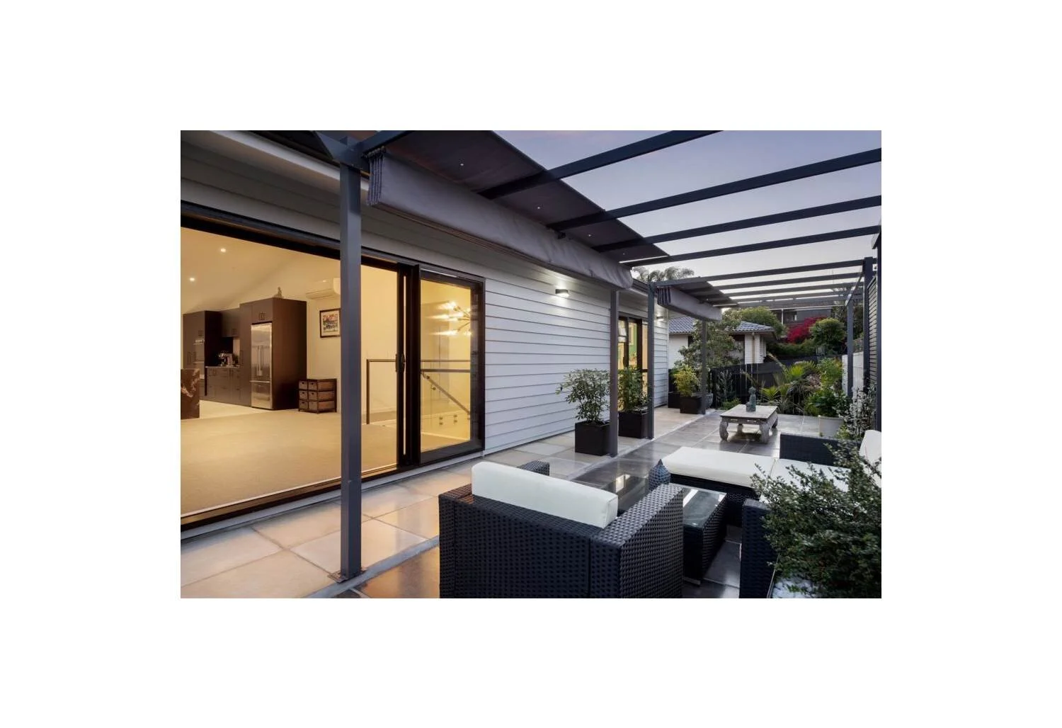 House-for-sale-by-Bob-Voss-at-Barfoot-&-Thompson-Browns-Bay-Auckland-deck-3.jpg