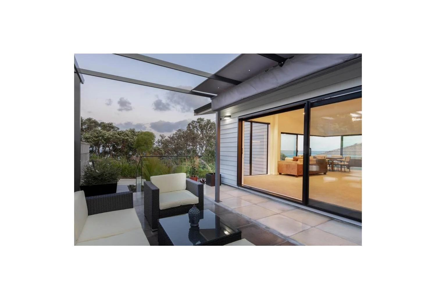 House-for-sale-by-Bob-Voss-at-Barfoot-&-Thompson-Browns-Bay-Auckland-deck-4.jpg