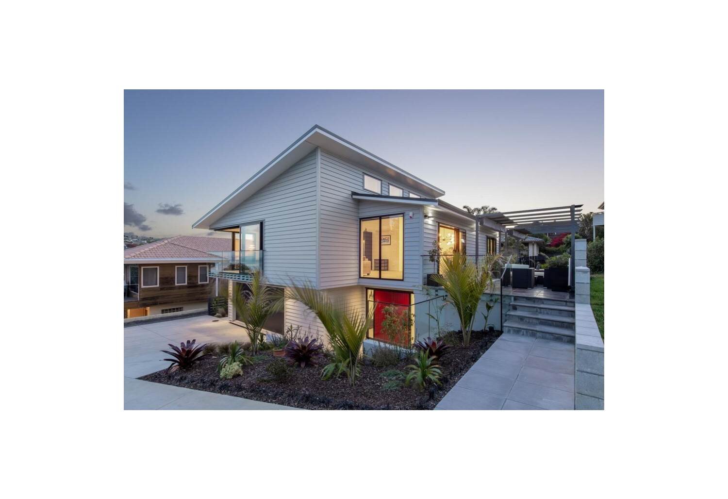 House-for-sale-by-Bob-Voss-at-Barfoot-&-Thompson-Browns-Bay-Auckland-front.jpg