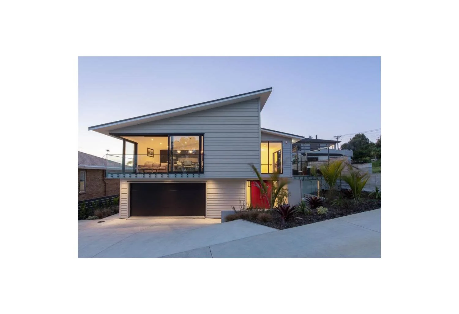 House-for-sale-by-Bob-Voss-at-Barfoot-&-Thompson-Browns-Bay-Auckland-front-3.jpg