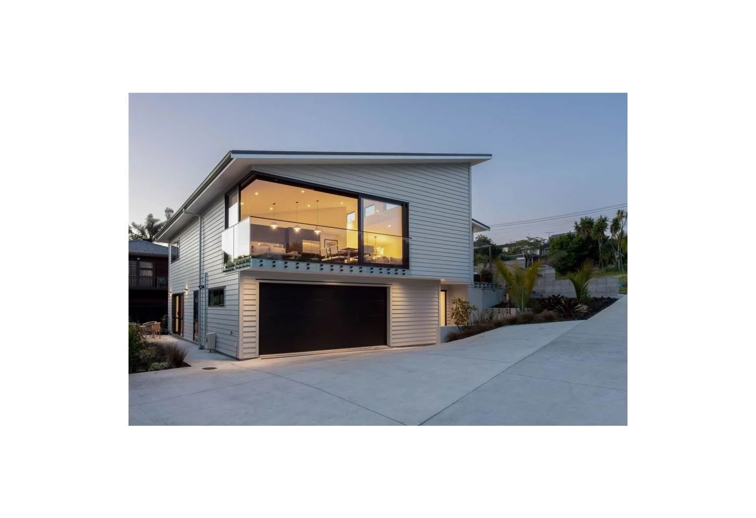 House-for-sale-by-Bob-Voss-at-Barfoot-&-Thompson-Browns-Bay-Auckland-front-4.jpg