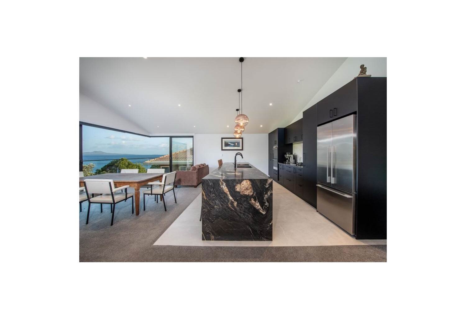 House-for-sale-by-Bob-Voss-at-Barfoot-&-Thompson-Browns-Bay-Auckland-kitchen-2.jpg