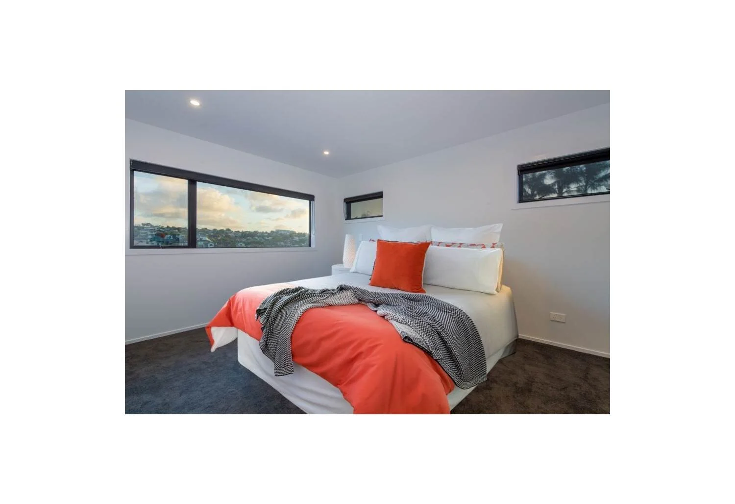 House-for-sale-by-Bob-Voss-at-Barfoot-&-Thompson-Browns-Bay-Auckland-master-bedroom.jpg
