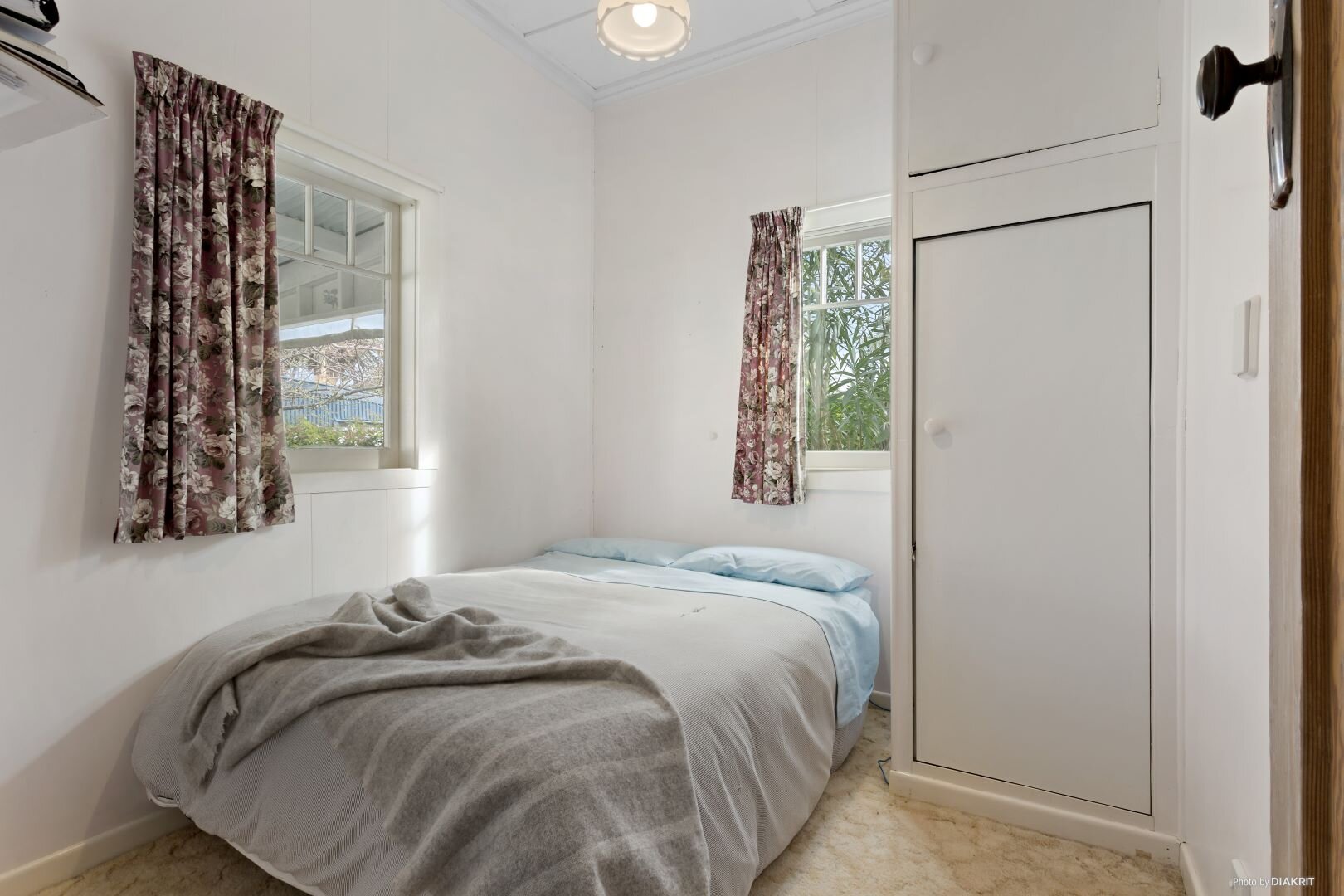 67-Aramoana-House-for-sale-by-Bob-Voss-bedroom-2.jpg