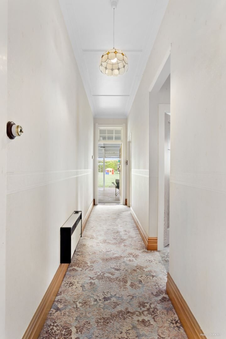 67-Aramoana-House-for-sale-by-Bob-Voss-hallway.jpg