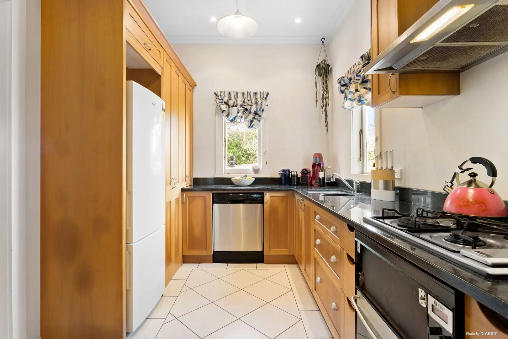 67-Aramoana-House-for-sale-by-Bob-Voss-kitchen-1.jpg