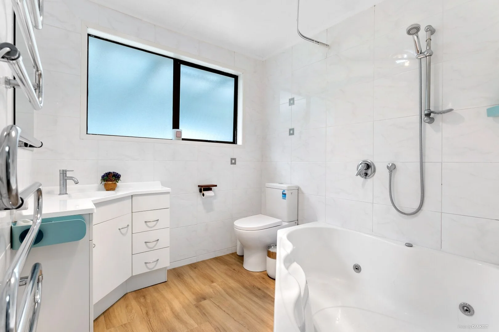 26-Cranston-House-For-Sale-by-Bob-Voss-bathroom.jpg