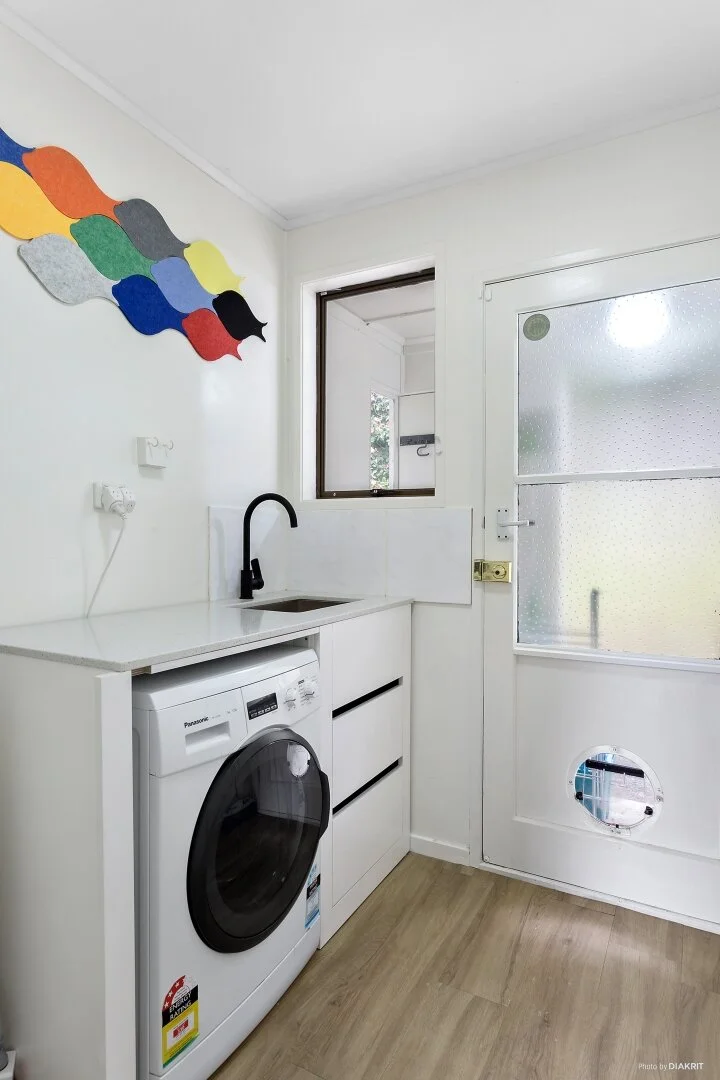 26-Cranston-House-For-Sale-by-Bob-Voss-laundry.jpg