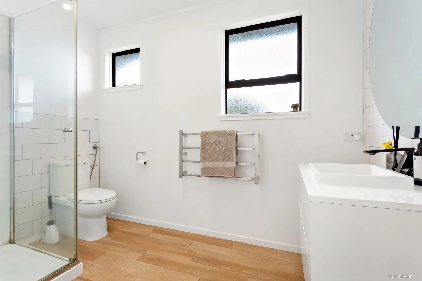 For-Sale-by-Bob-Voss-bathroom-1.jpg