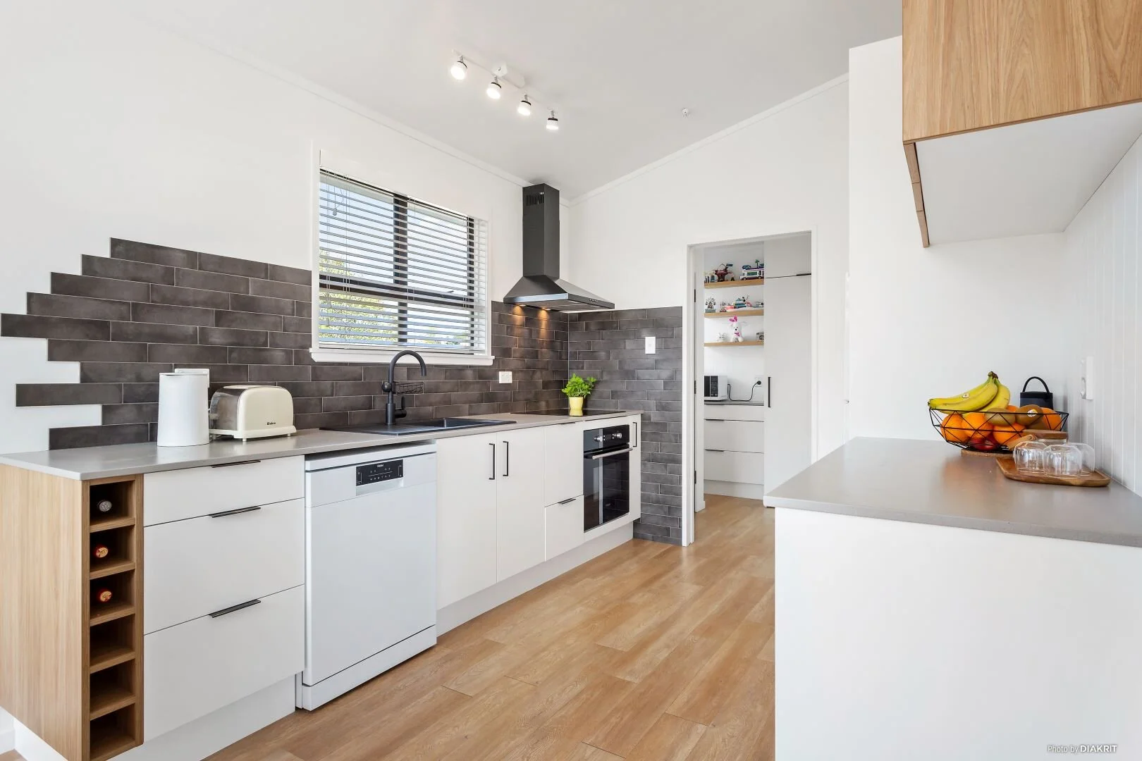 For-Sale-by-Bob-Voss-kitchen-1.jpg